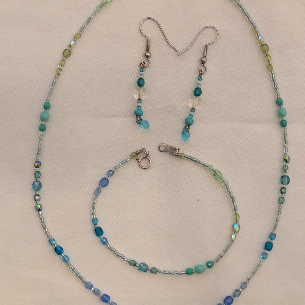 Elegant Blue and Green Beaded Jewelry Set